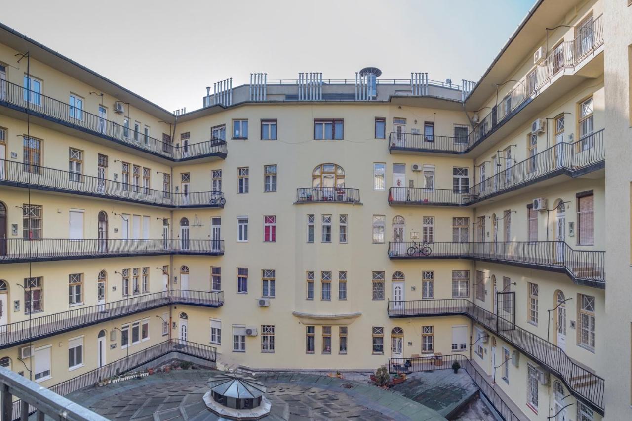 Home R374 #Freeparking Budapest Kültér fotó